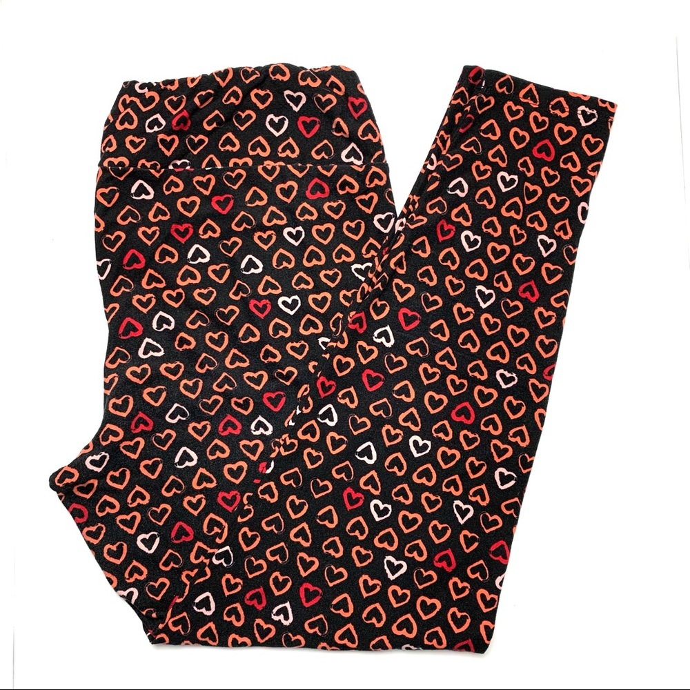 Lularoe valentines leggings, black background, hearts TC